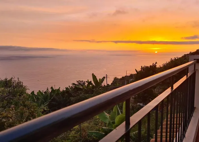 Tranquilidade Em Mar E Montanha * Arco da Calheta (Madeira)